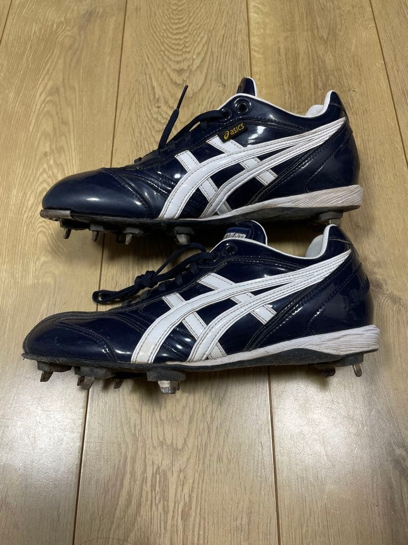 ほぼ未使用　野球スパイク(右足にP革加工有)