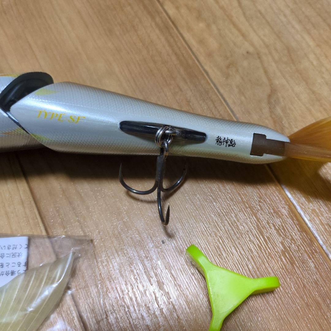 ジョインテッドクロー 尺ワン 303　スローフローティング　龍神鮎だと思われます