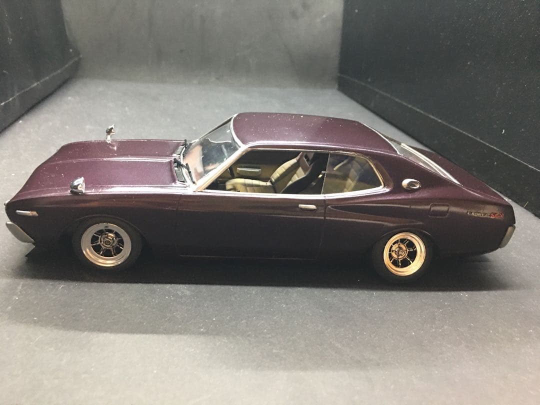 旧車プラモデル完成品C１３０ローレル1／２４