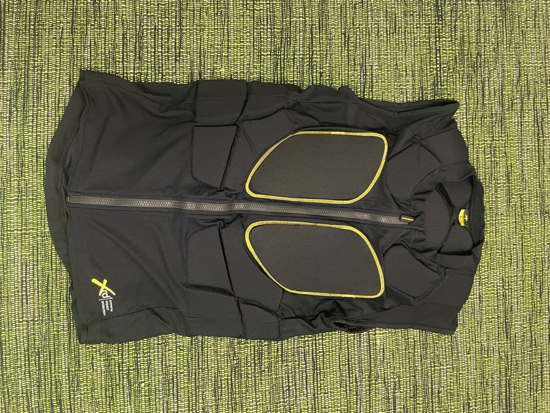 ＜美品＞スノーボード　最強　プロテクター　鎧武者　ベスト　L