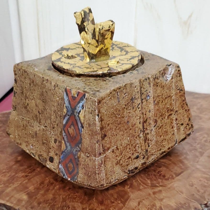 新田邦彦作 扁香炉 角 色小紋