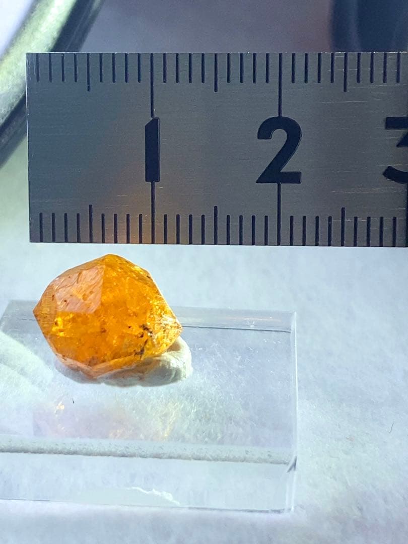 マンダリンガーネット　結晶　原石　鉱物標本　タンザニアLoliondo産　宝石質