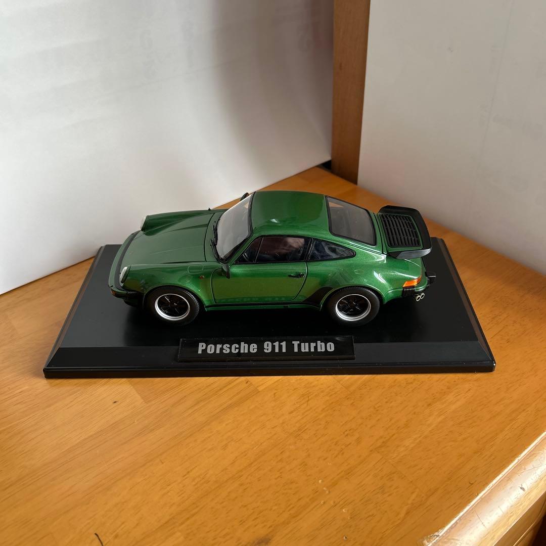 1/18ノレブ　ポルシェ911ダーボー