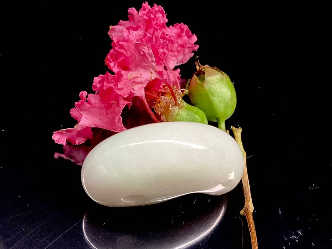 ✳業者様へ‼️premiumシリーズ　糸魚川翡翠勾玉　鑑別書無しの最安値　本物を‼️