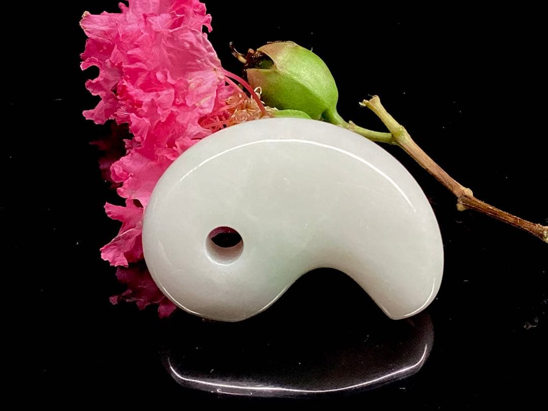 ✳業者様へ‼️premiumシリーズ　糸魚川翡翠勾玉　鑑別書無しの最安値　本物を‼️