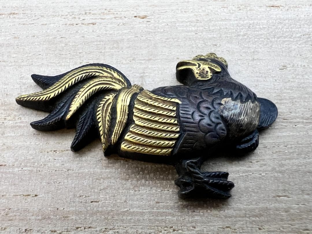 【海】江戸明治金工　鶏親子　手彫　目貫一体　銅製鍍金　骨董品　専用箱付