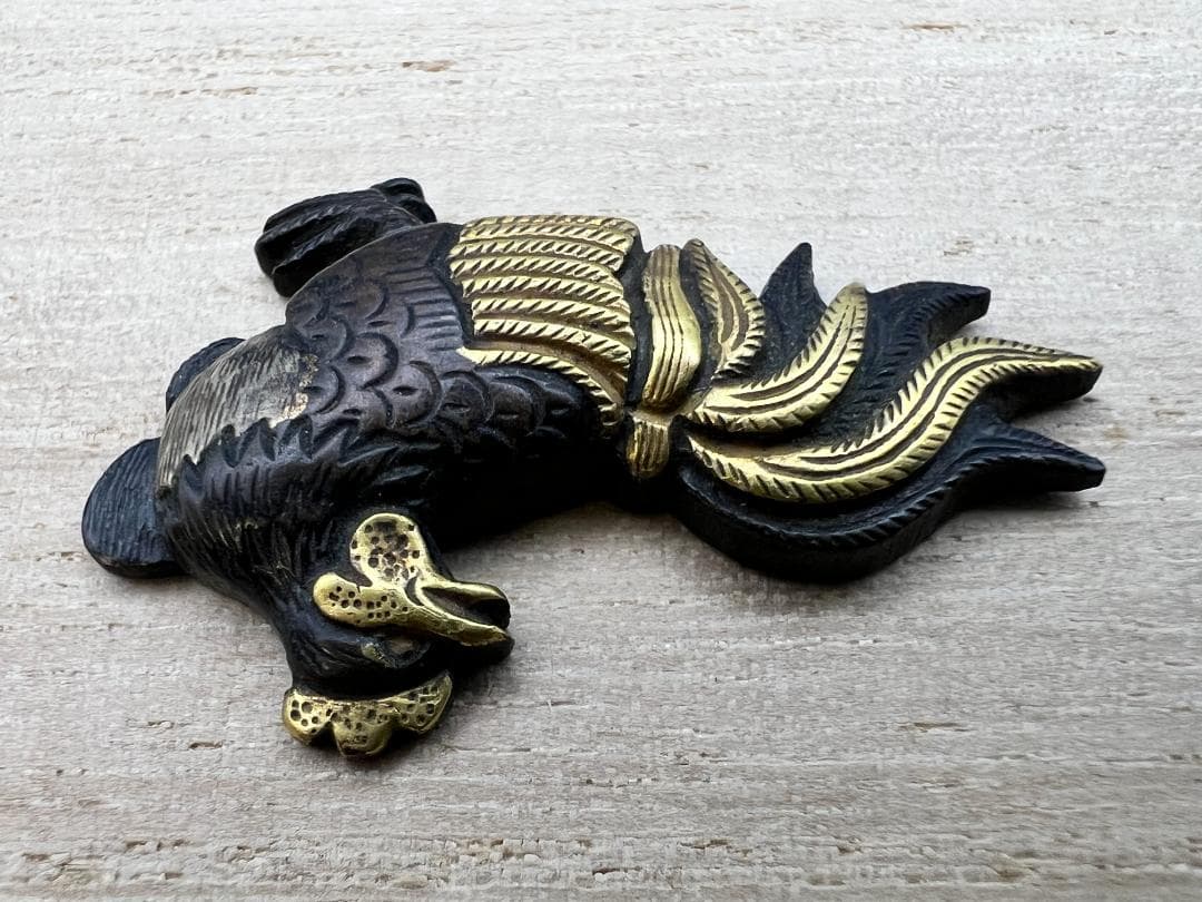 【海】江戸明治金工　鶏親子　手彫　目貫一体　銅製鍍金　骨董品　専用箱付