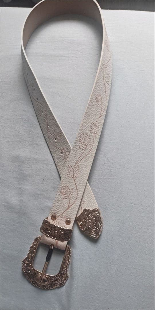 ホワイト エンボス加工 ベルト 125cm