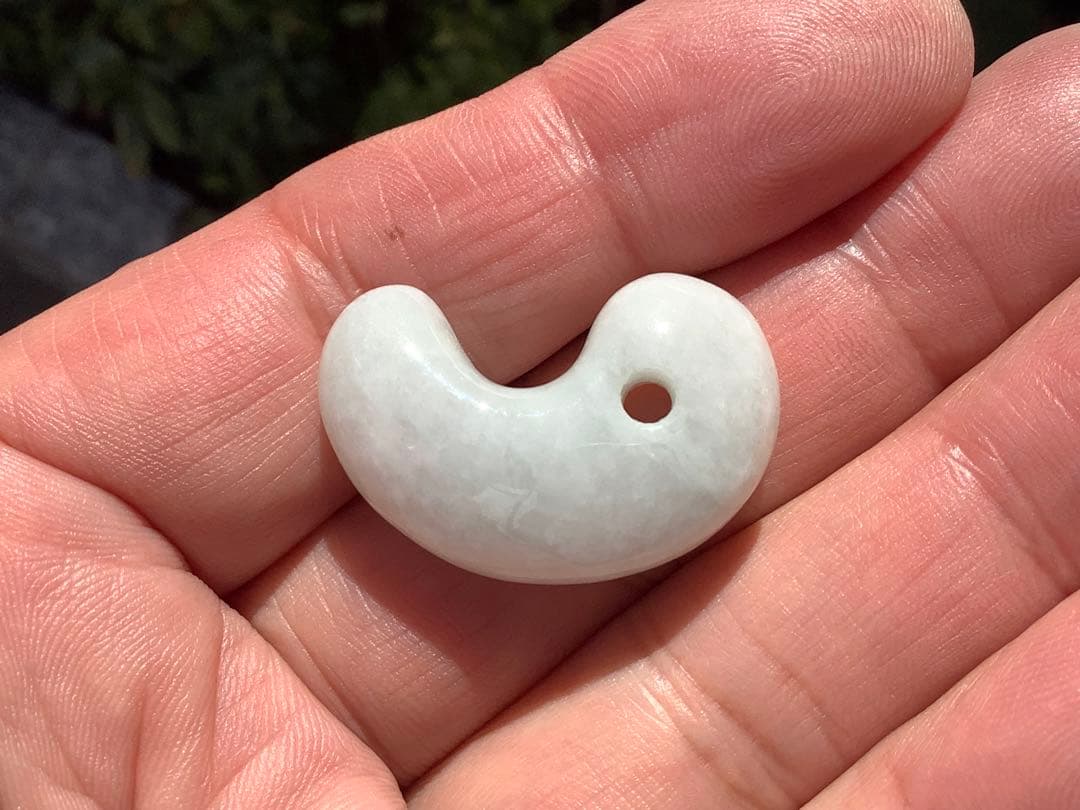 ✳神からのパワー宿る縁起物を‼️糸魚川翡翠ジェダイト　本物の勾玉　機械鑑定鑑別書付