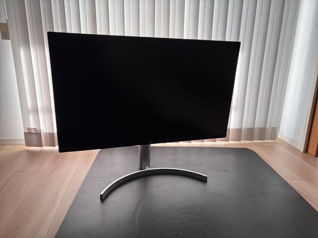 LG 31.5インチ 4Kモニター 32UN550-W【動作確認済・付属品完備】