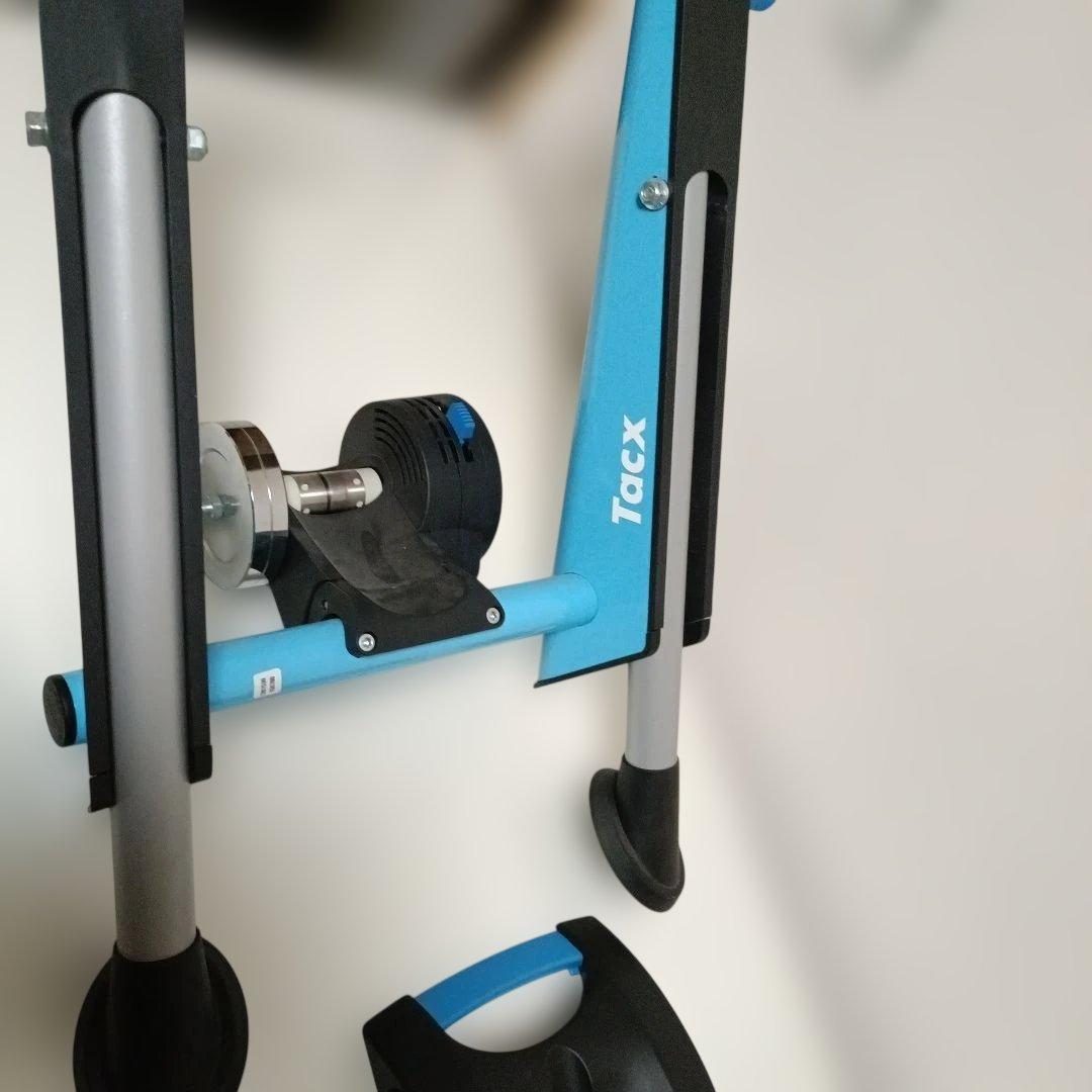 TACX 『Satori Smart』　ローラー台　ライトブルー