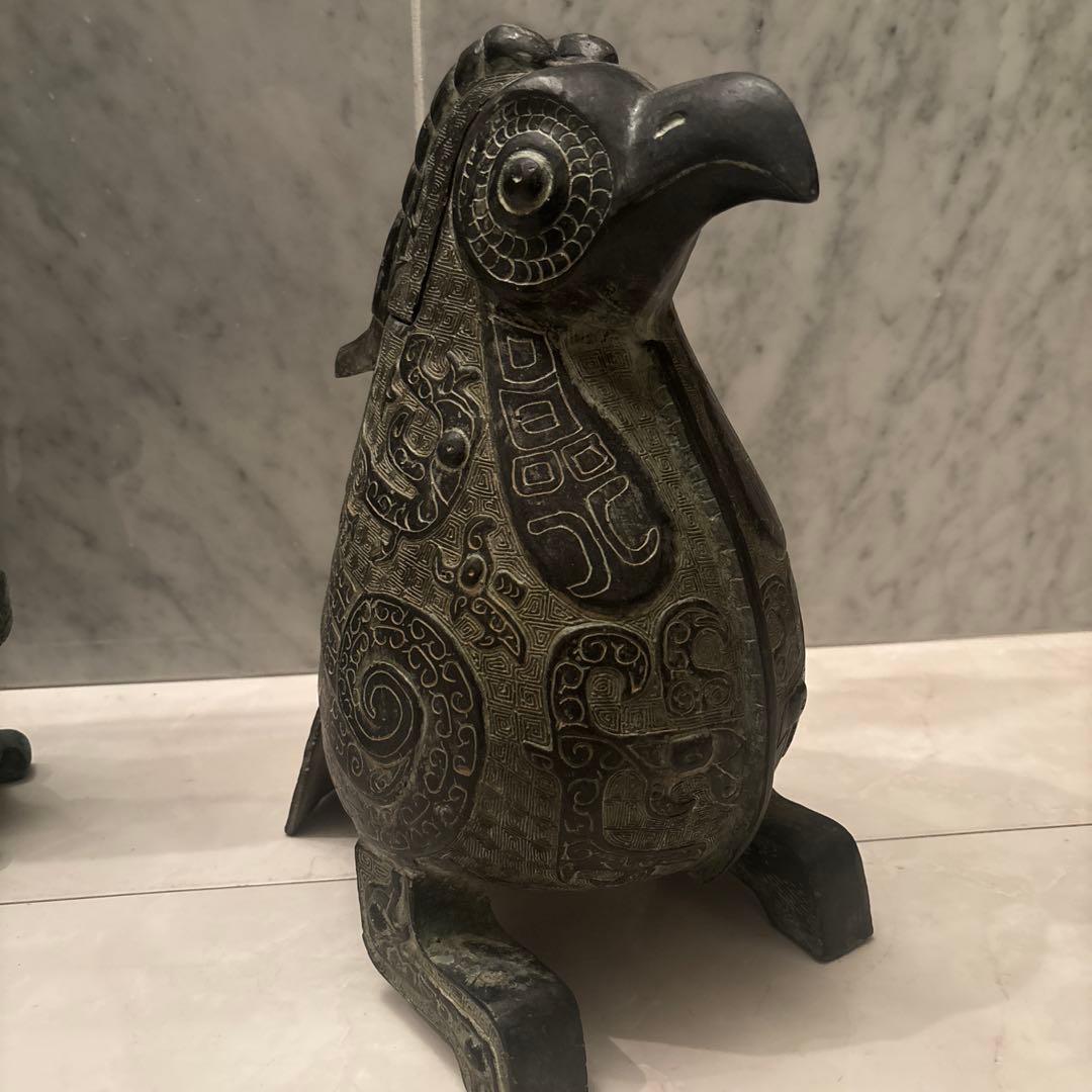 Kohaku中国体に施された幾何学模様が芸術的で高級感のある鳥とオリエンタル鳥