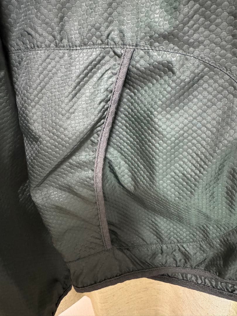 GYAKUSOU フード付きウィンドブレーカー ダークグリーン