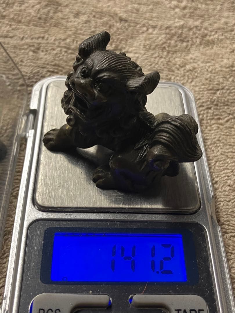 金属製 獅子像 木製台座付き　真鍮製