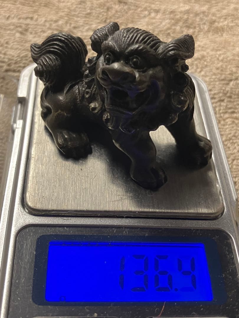 金属製 獅子像 木製台座付き　真鍮製