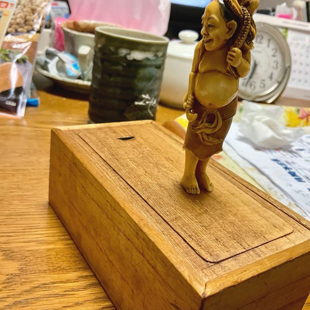 蛸に海女牙彫根付　箱付