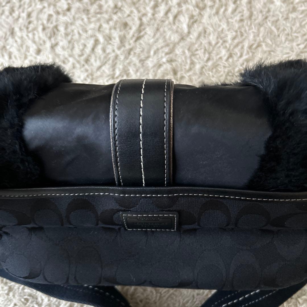 COACH シグネチャー　ブラック　ファー バッグ