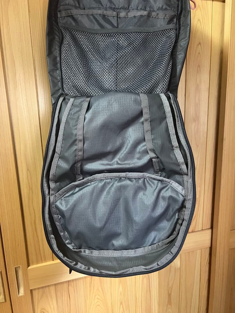 Burton ［ak］インクライン 20Lバックパック