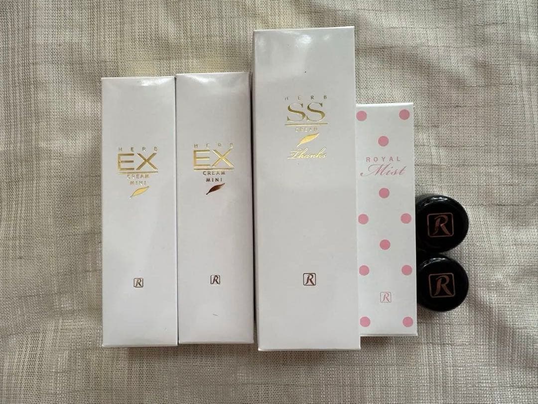 ロイヤルハーブEXクリーム (30ml)2本 、SSクリーム(35ml)１本です