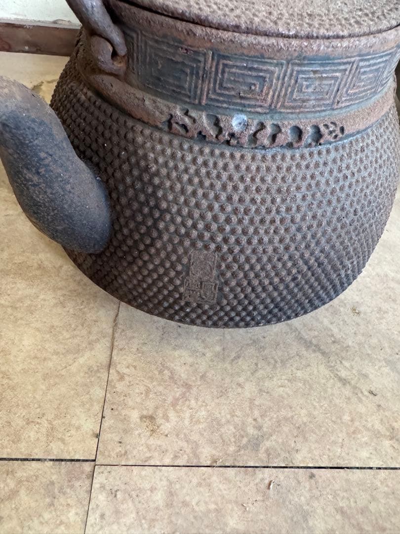 全部で伝統的な日本の鉄瓶セット