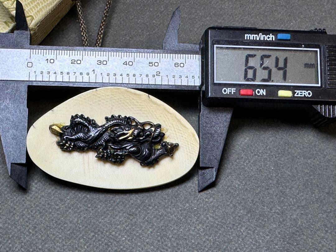 極上　根付　金具　煙草入れ 喫煙具 提げ物 　天然素材　アンティーク　和彫