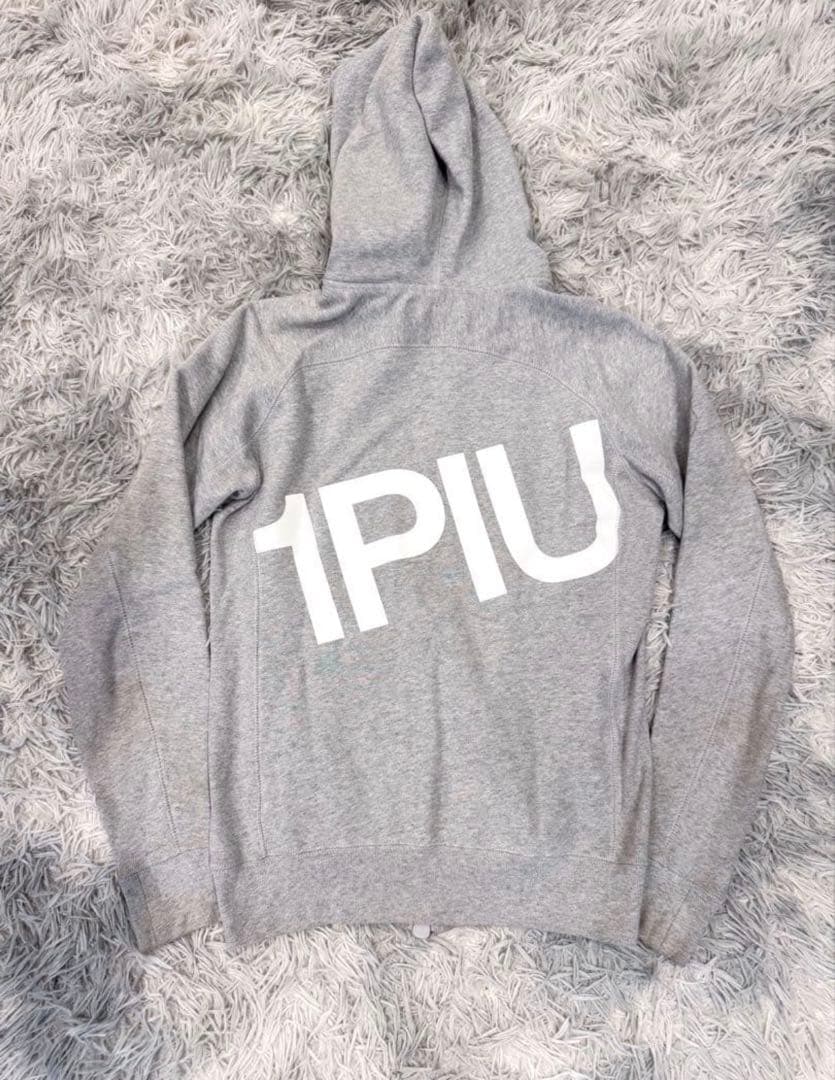 1PIU1UGUALE3 RELAX ロゴラインストーン セットアップ