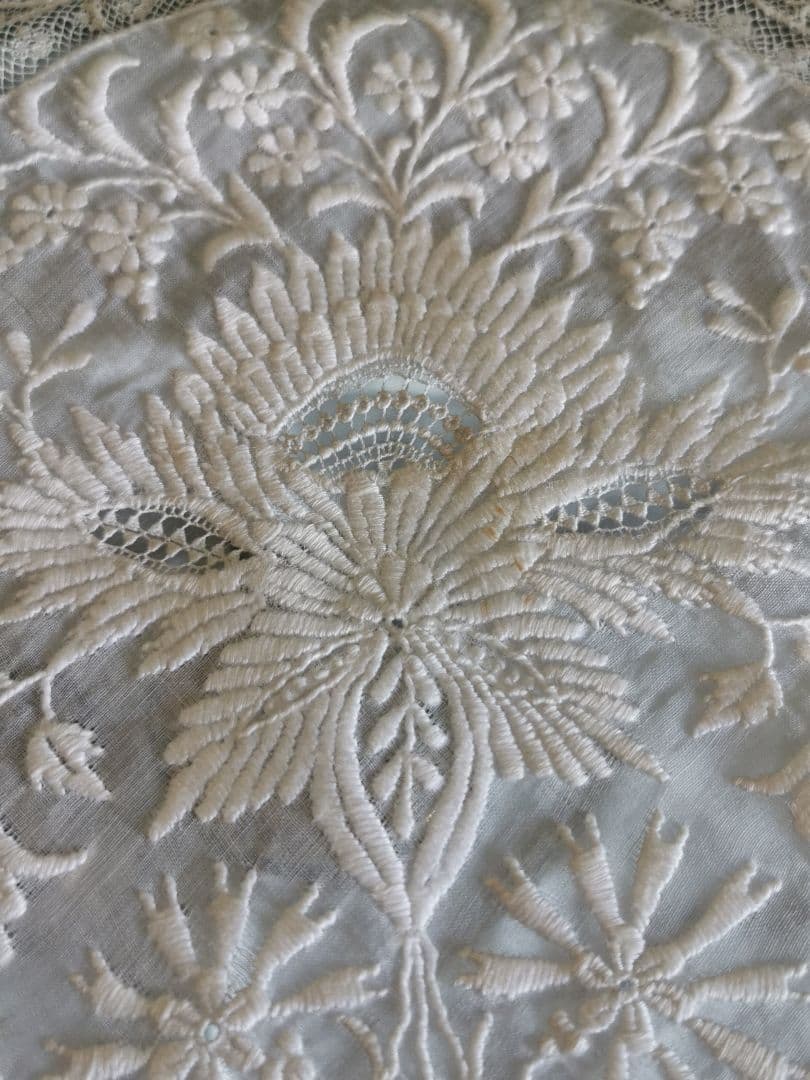 アンティークフランス ノルマンディーレース 花型ドイリー アイリッシュリネン風