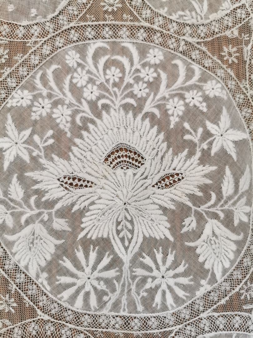 アンティークフランス ノルマンディーレース 花型ドイリー アイリッシュリネン風