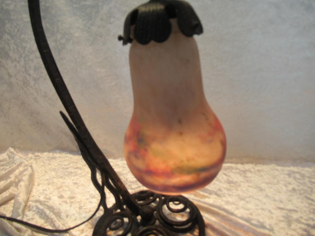 ランプ　ミューラー　アールヌーヴォー　スタンドランプ　台は鉄　渦巻のデザイン