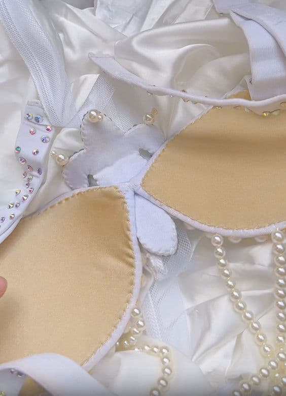 お得 美品一点物 ベリーダンス衣装 ブラスカートセット ホワイトS コスチューム