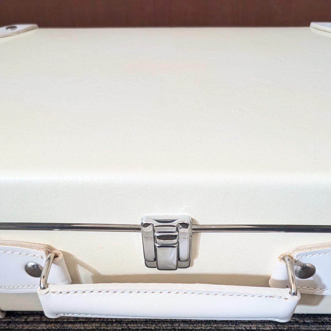 未使用★保証書付グローブトロッター『ホワイトスター』限定品／アタッシュケース新品