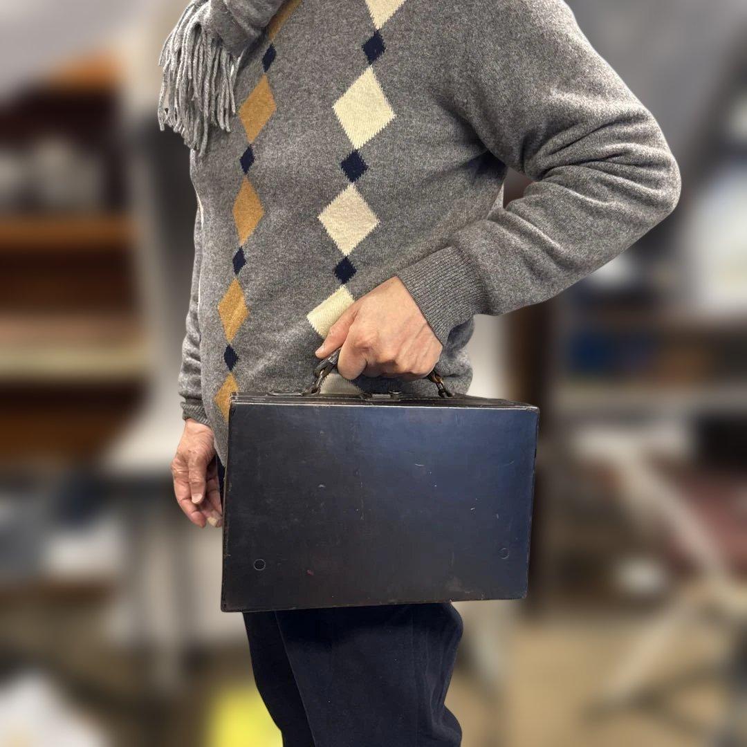 昭和初期のレトロな黒の革製の旅行カバン (※サイズ確認必要です。)