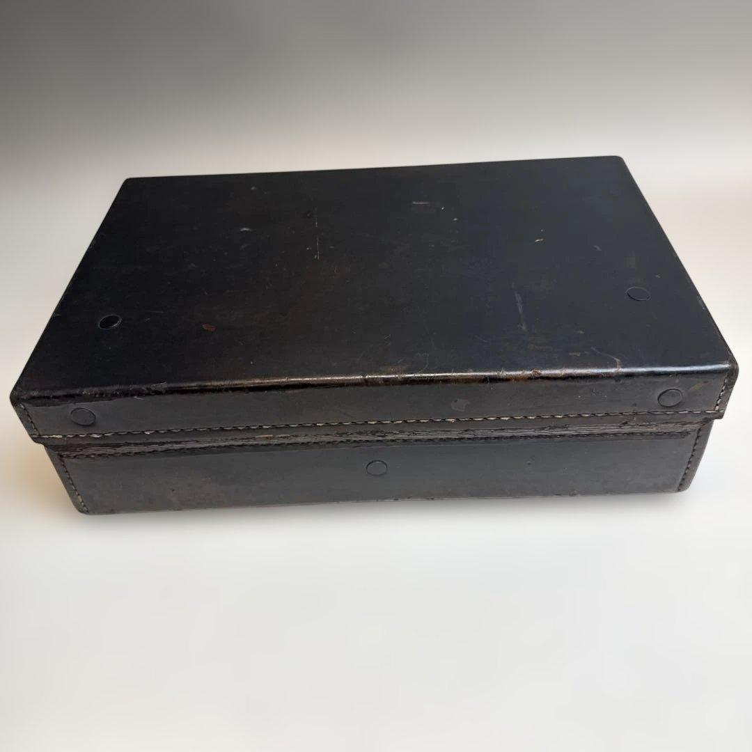 昭和初期のレトロな黒の革製の旅行カバン (※サイズ確認必要です。)