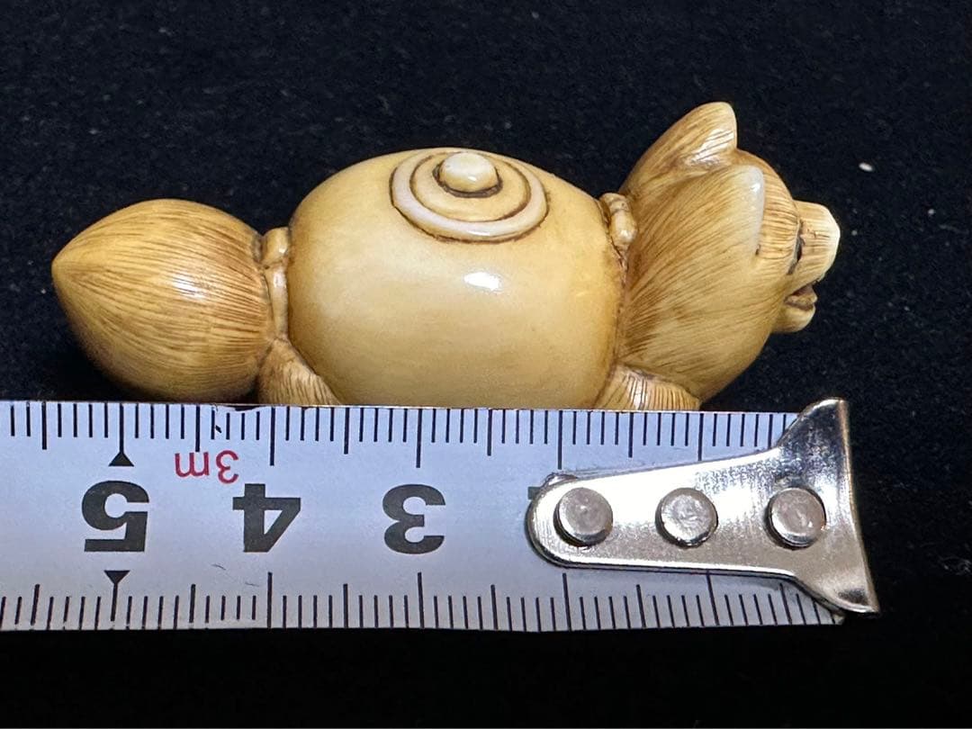 極上　根付　狸　彫刻 置物　細密細工　骨董　アンティーク　在銘