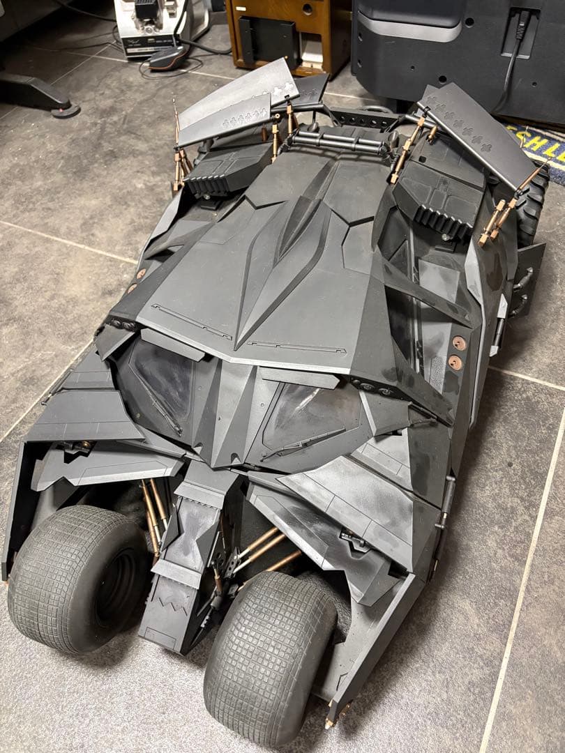 『バットマン ビギンズ』バットモービル　ホットトイズ製　1/6スケール・ビークル