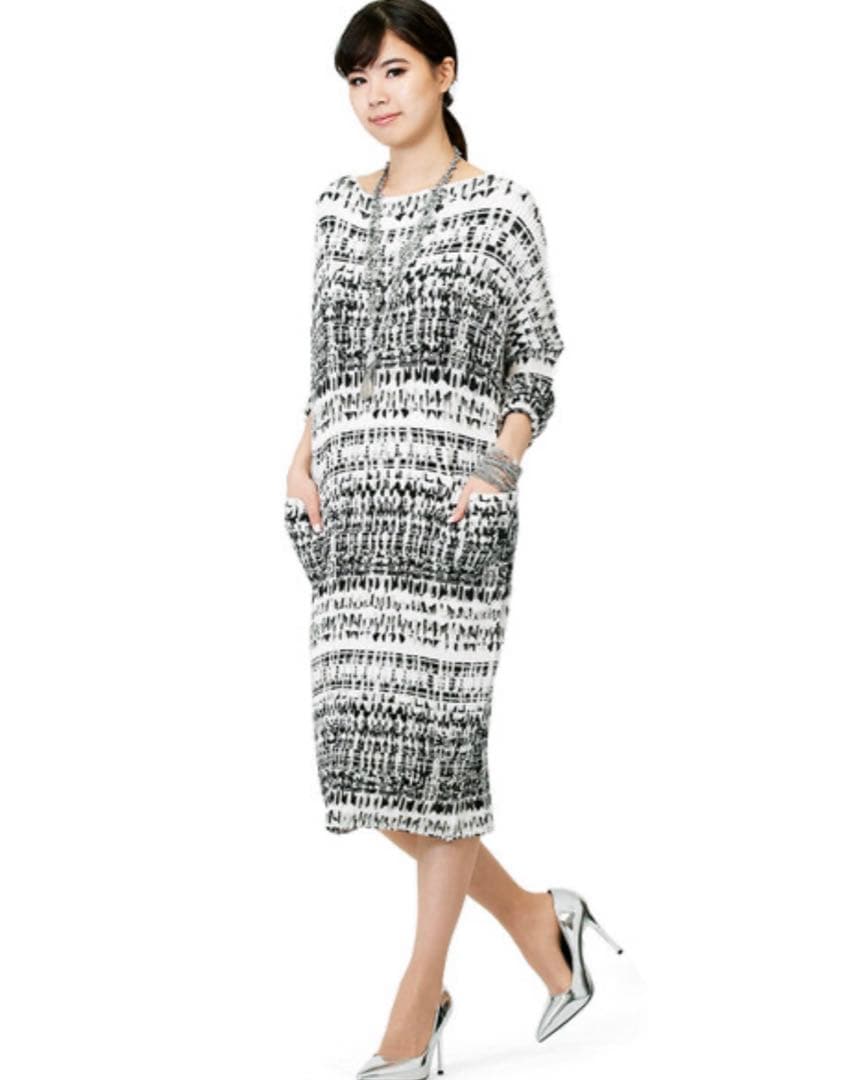 かじゅ新品未使用スペッチオ　シャトルプリーツワンピース　40