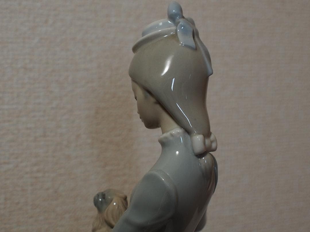★LLADRO社　リヤドロ　「仔犬を抱く女性」美品