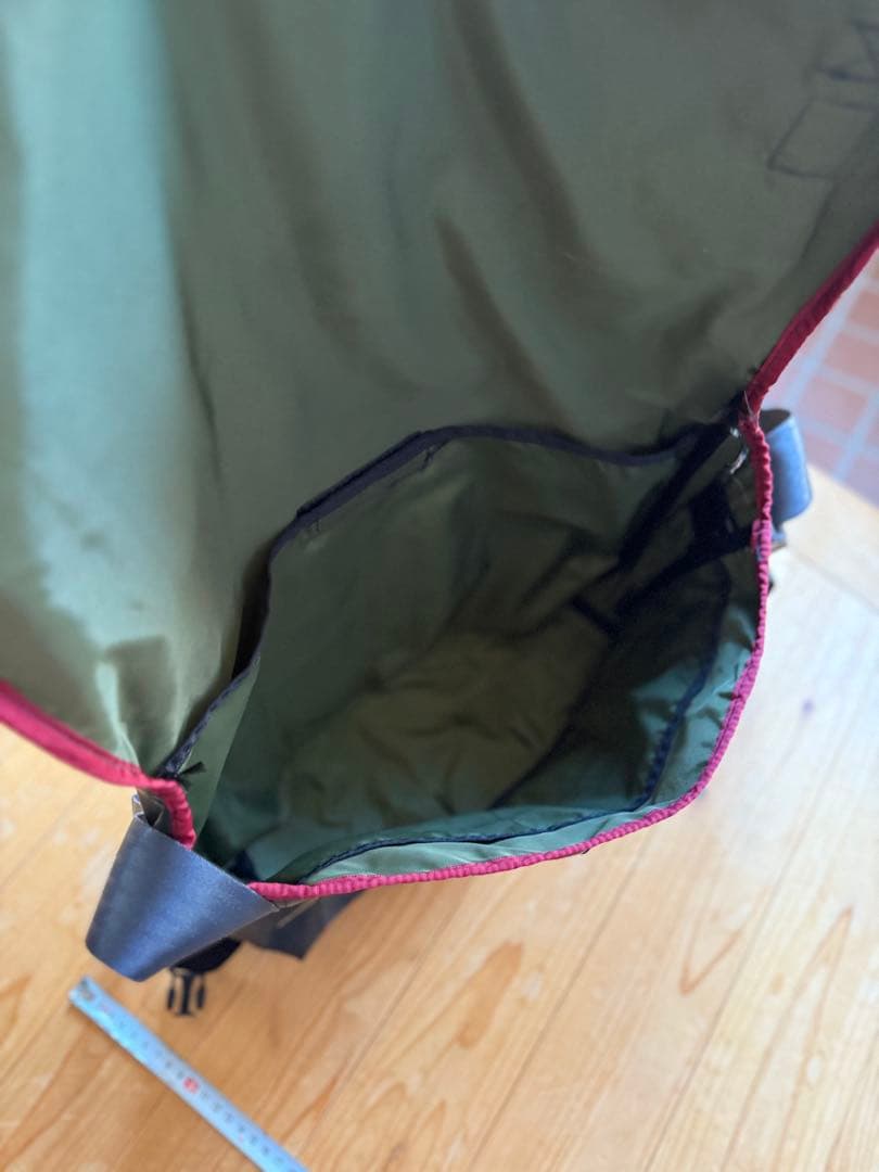 Alchemy Goods メッセンジャーバッグ、 タイヤチューブ素材