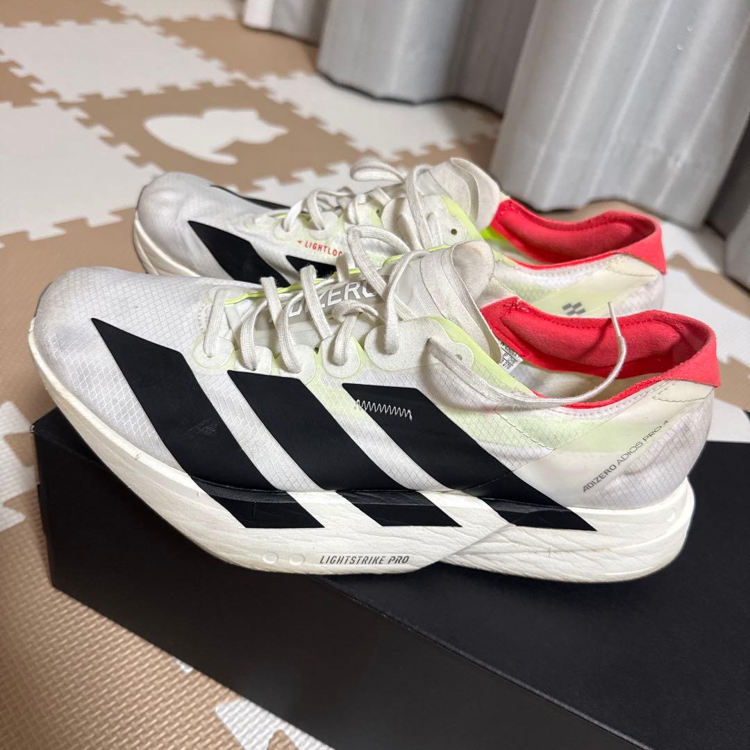 アディオスプロ4 28.0 白×黒