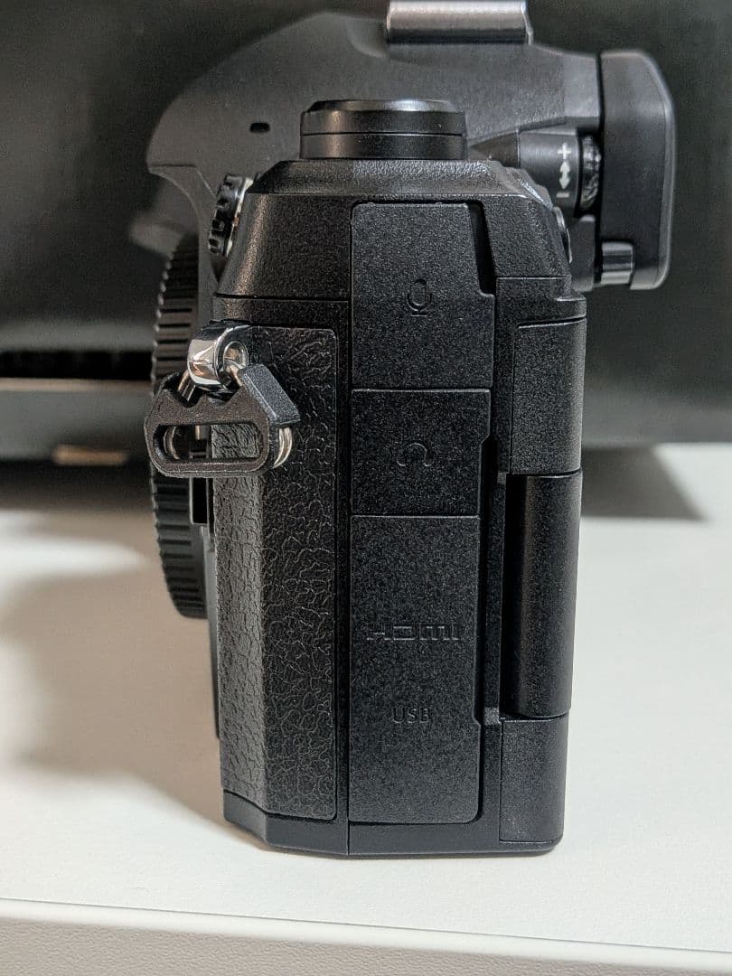 ショット数極小美品︰OM SYSTEM OM-1 ミラーレス一眼カメラ