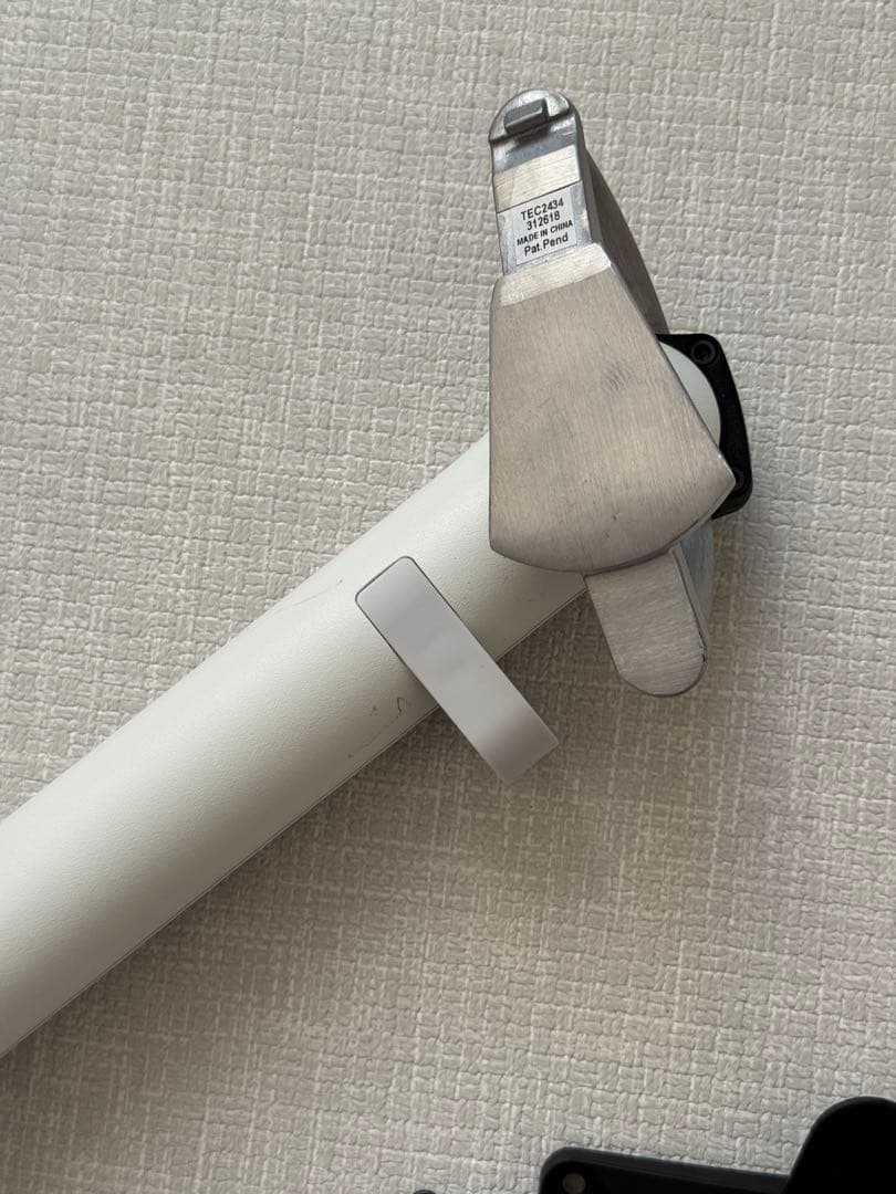 ハーマンミラー CBS モニターアーム FLO ホワイト