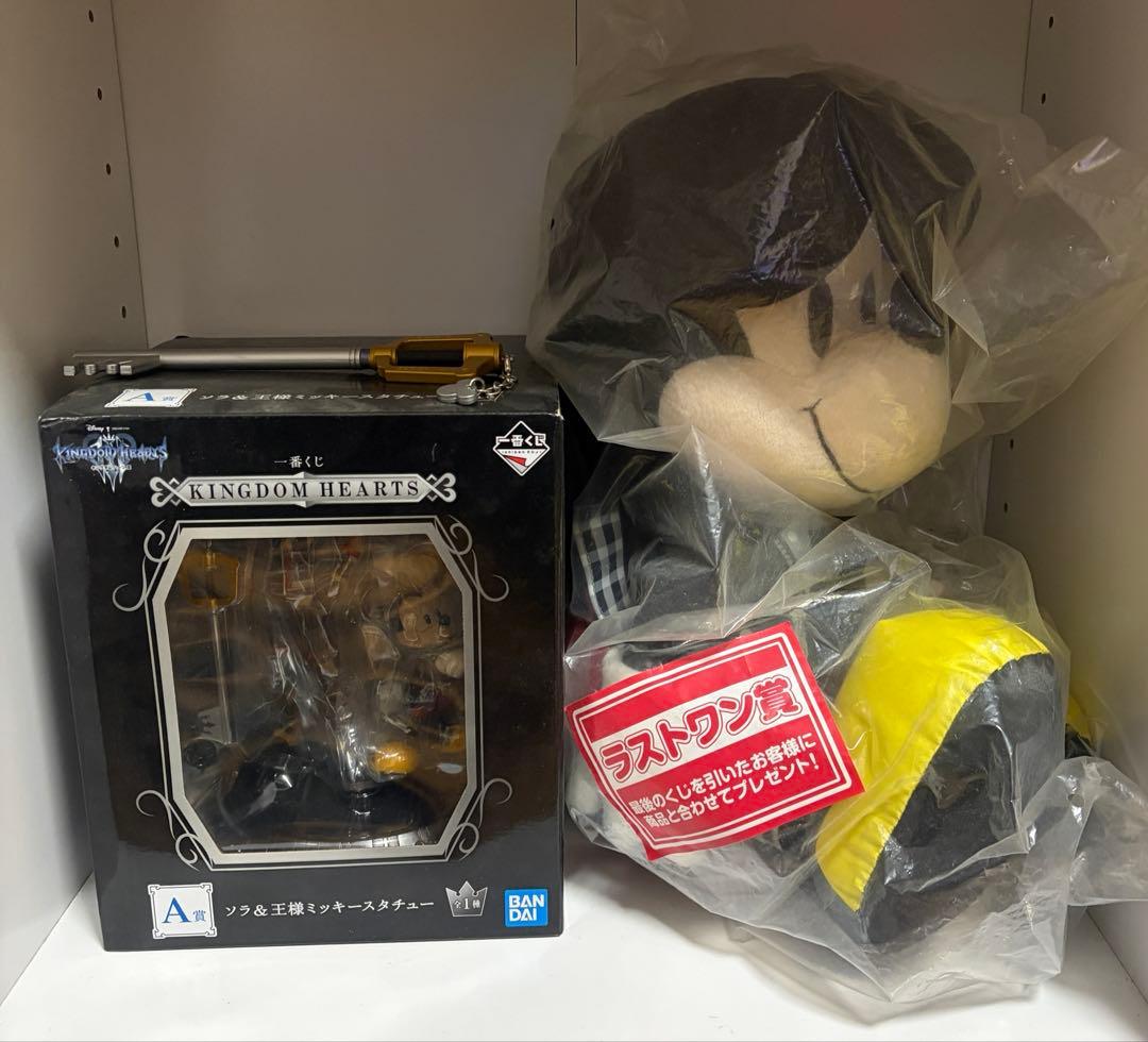 キングダムハーツ　ソラ&王様スタチュー　王様ぬいぐるみ　キーブレードペンセット