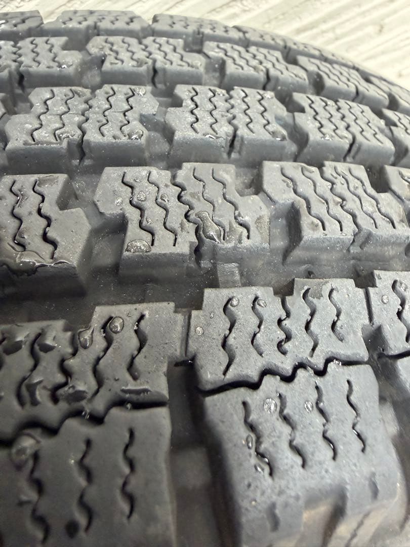 トーヨータイヤ 195-80R15 スタッドレスタイヤ 純正鉄ホイール付 4本