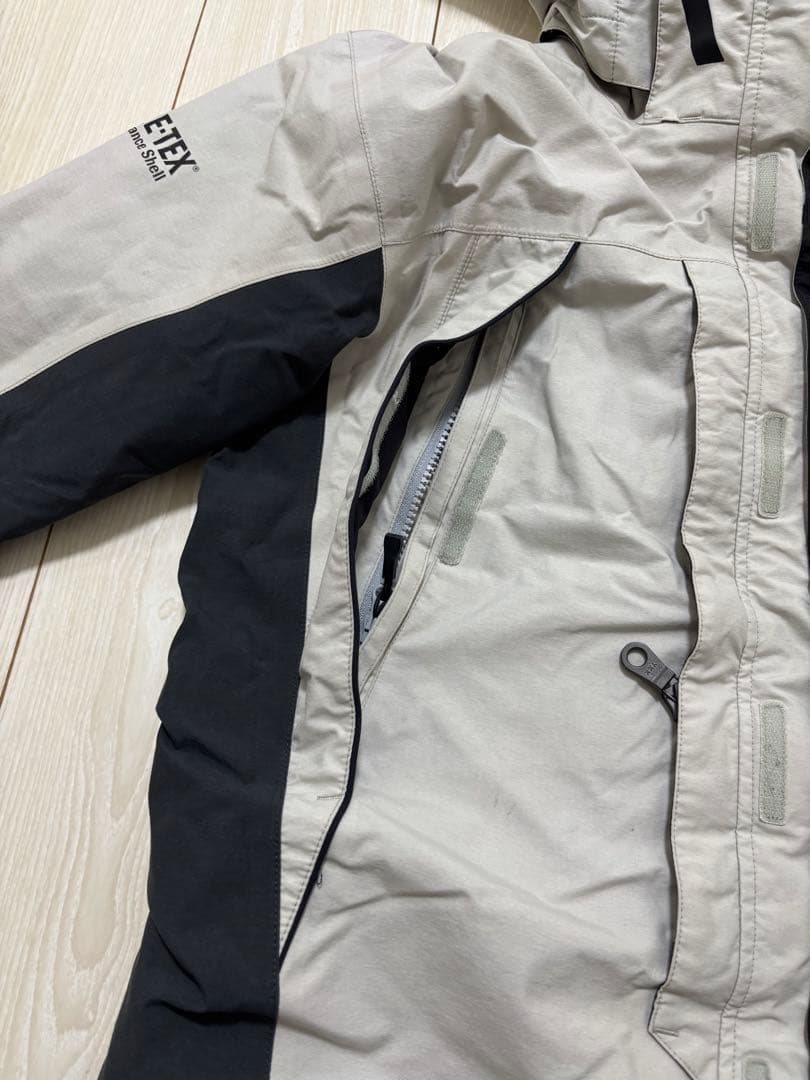 ダイワ　コンビアップウィンタースーツ　ゴアテックス　防寒着　収納袋付き