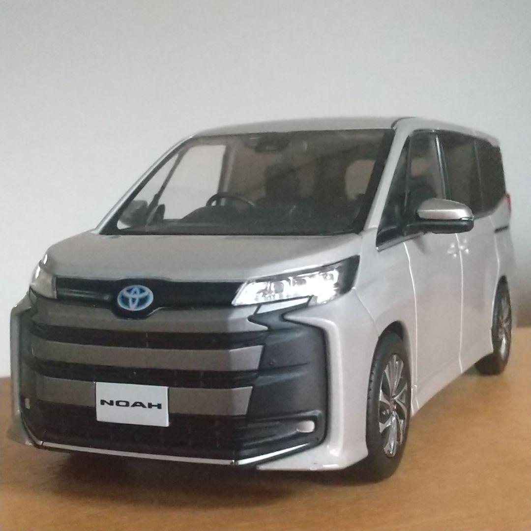 【ディーラー非売品】トヨタ ノア カラーサンプル スティールブロンドメタリック