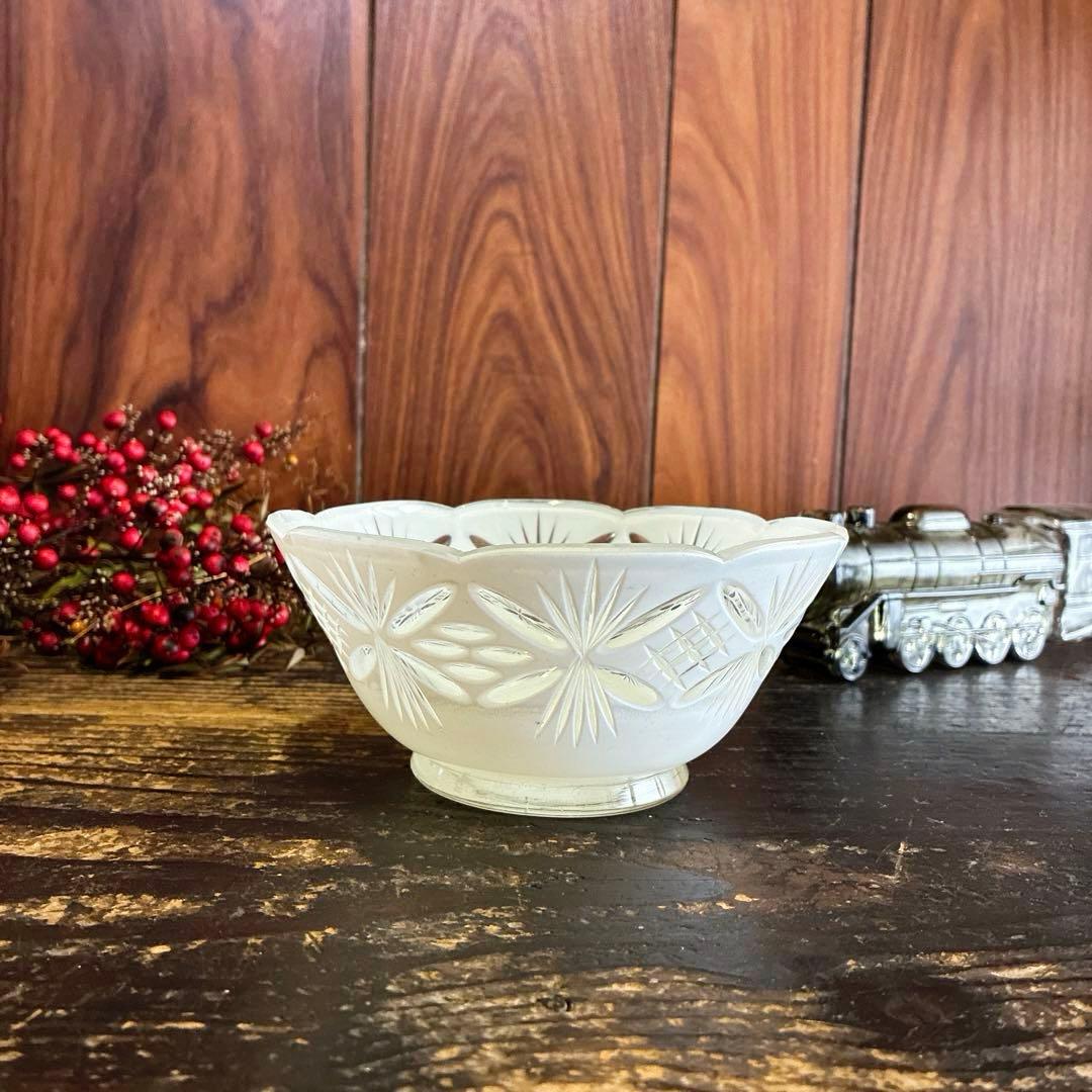 骨董　時代ガラス　超希少　白被せ切子　電笠調　和モダンカット　輪花　氷コップ１客