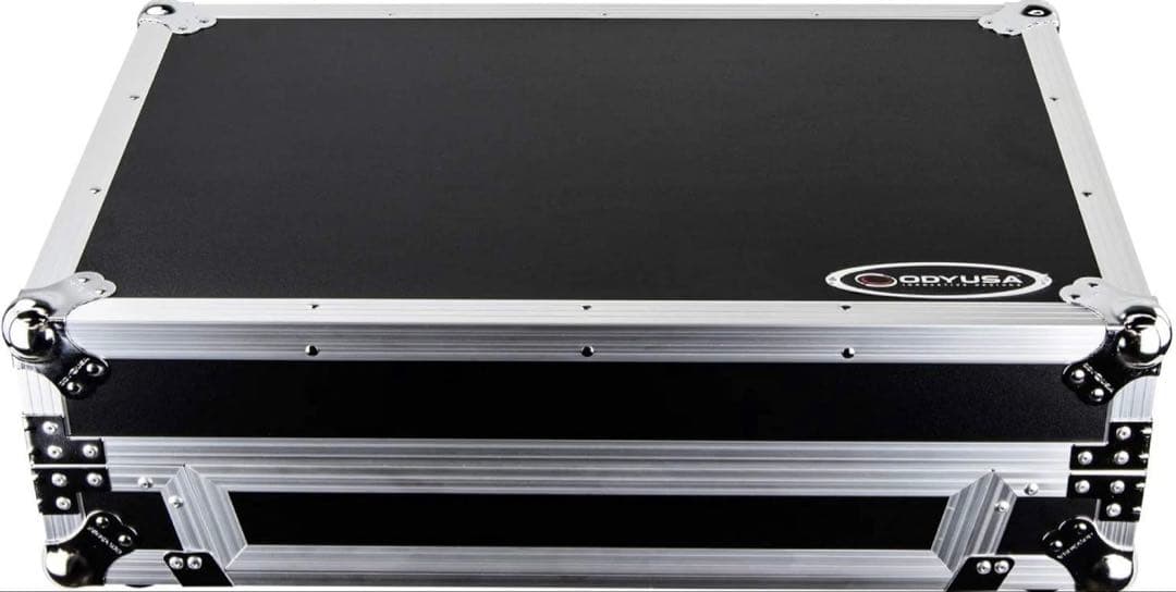 PioneerDJ DDJ-800 PCDJコントローラーとODYSSEYケース