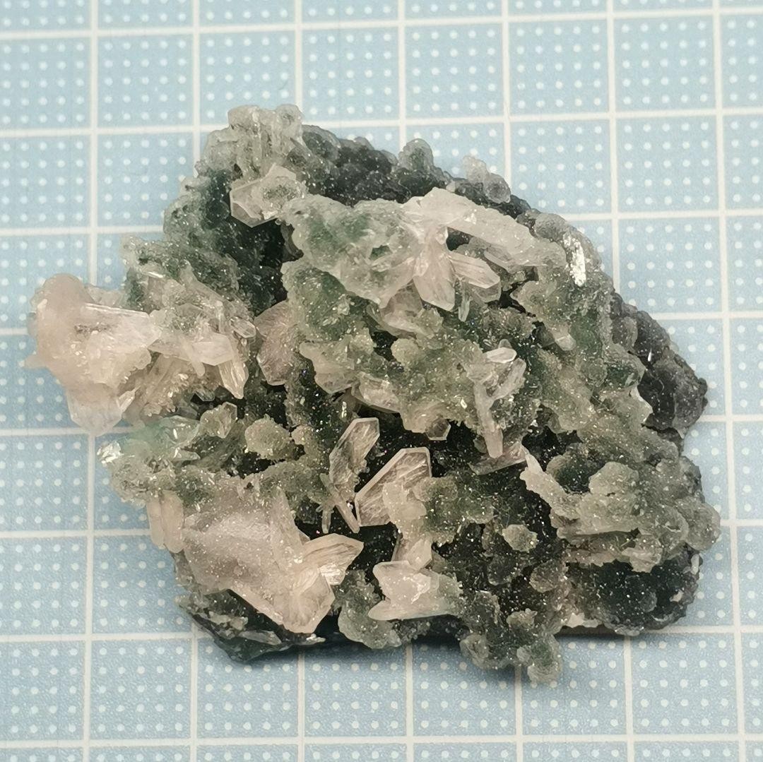 ブラックカルセドニー　ピンクスティルバイト