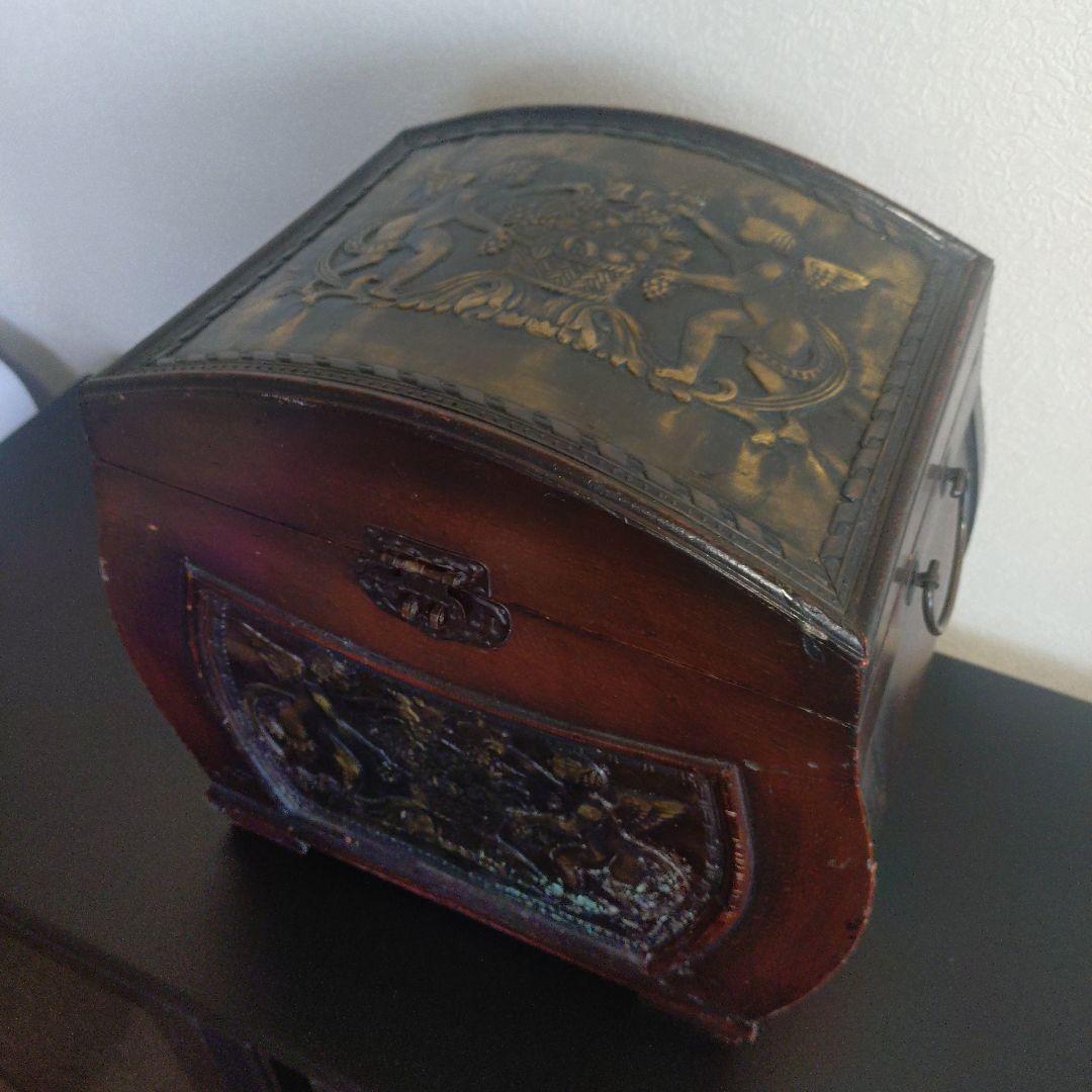 アンティーク調　ジュエリーケース　パウダーケース　宝箱