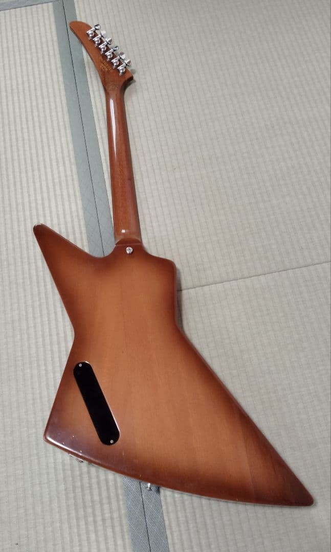 ギブソンエクスプローラー96製Limitid中古です。取りに来れる方のみ。